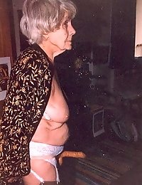 Granny super rider lady shows pink pussy